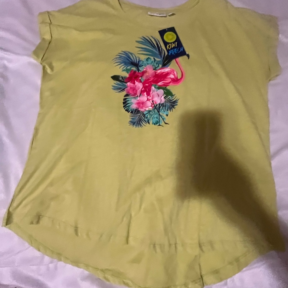 Kiwi fresh 3D floral and flamingo green tshirt size PL